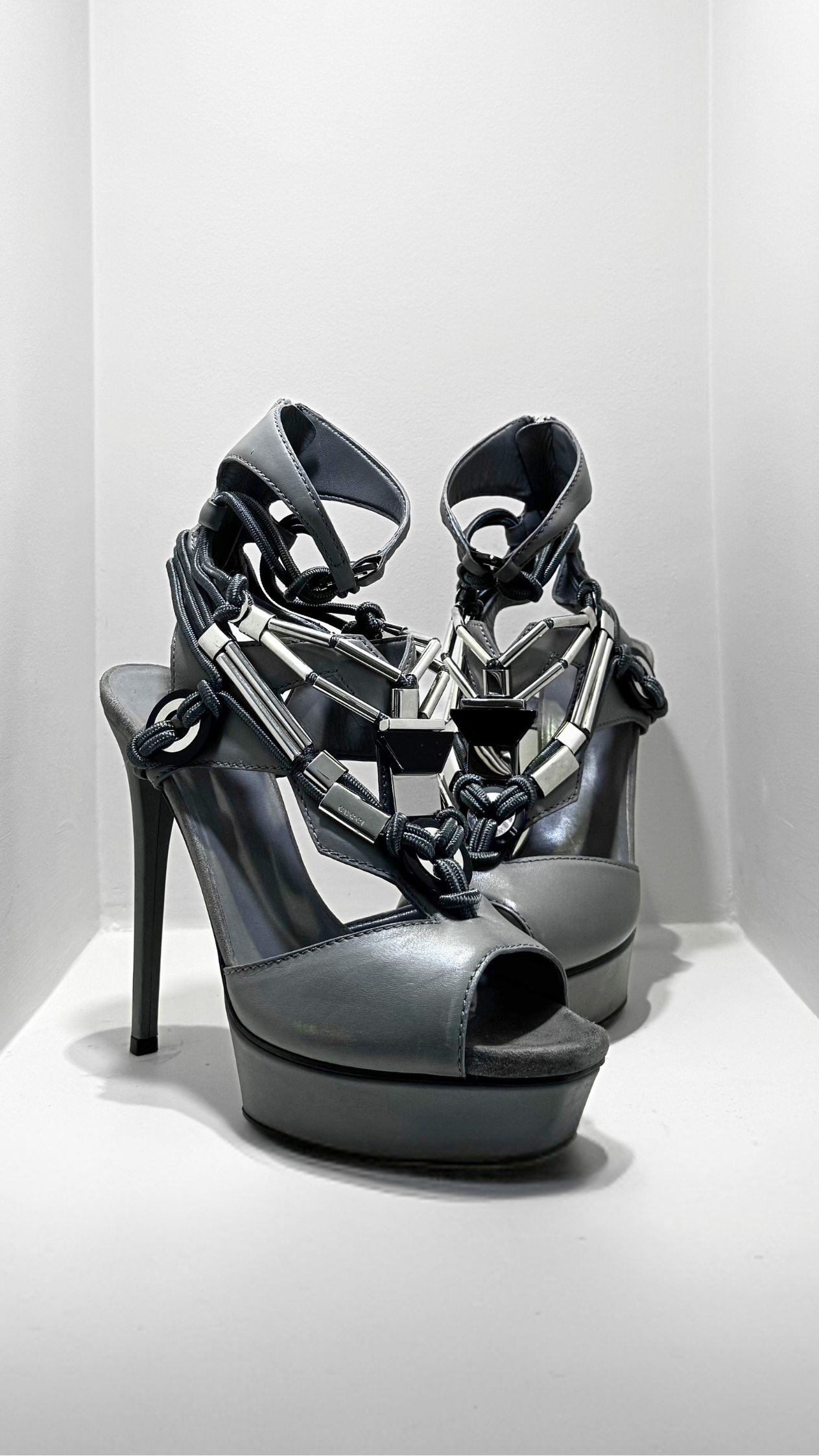 GUCCI 2010 SIGRID PLATFORM SANDAL HEELS 39