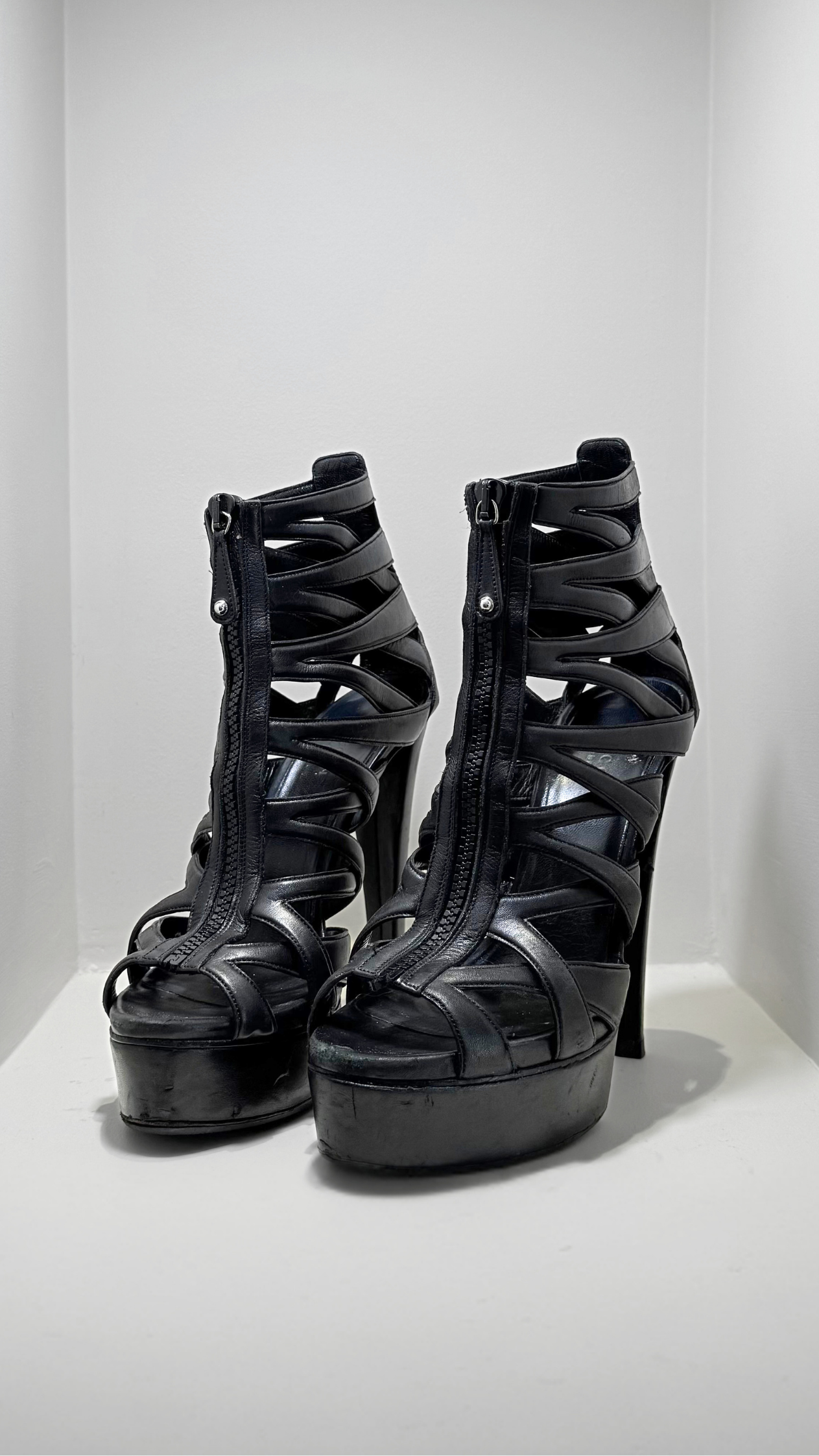 GUCCI 2010 LIFFORD CAGE ZIPPERED HEELS 39